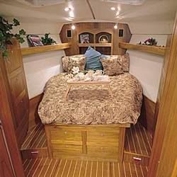 Hunter 460 Forward Cabin