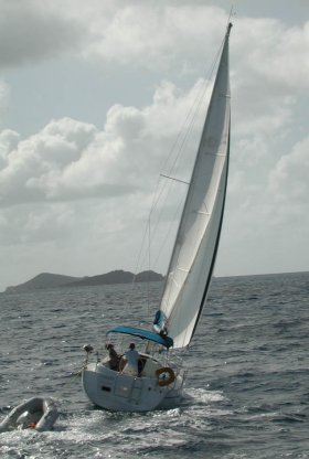 Beneteau 322 Sailing